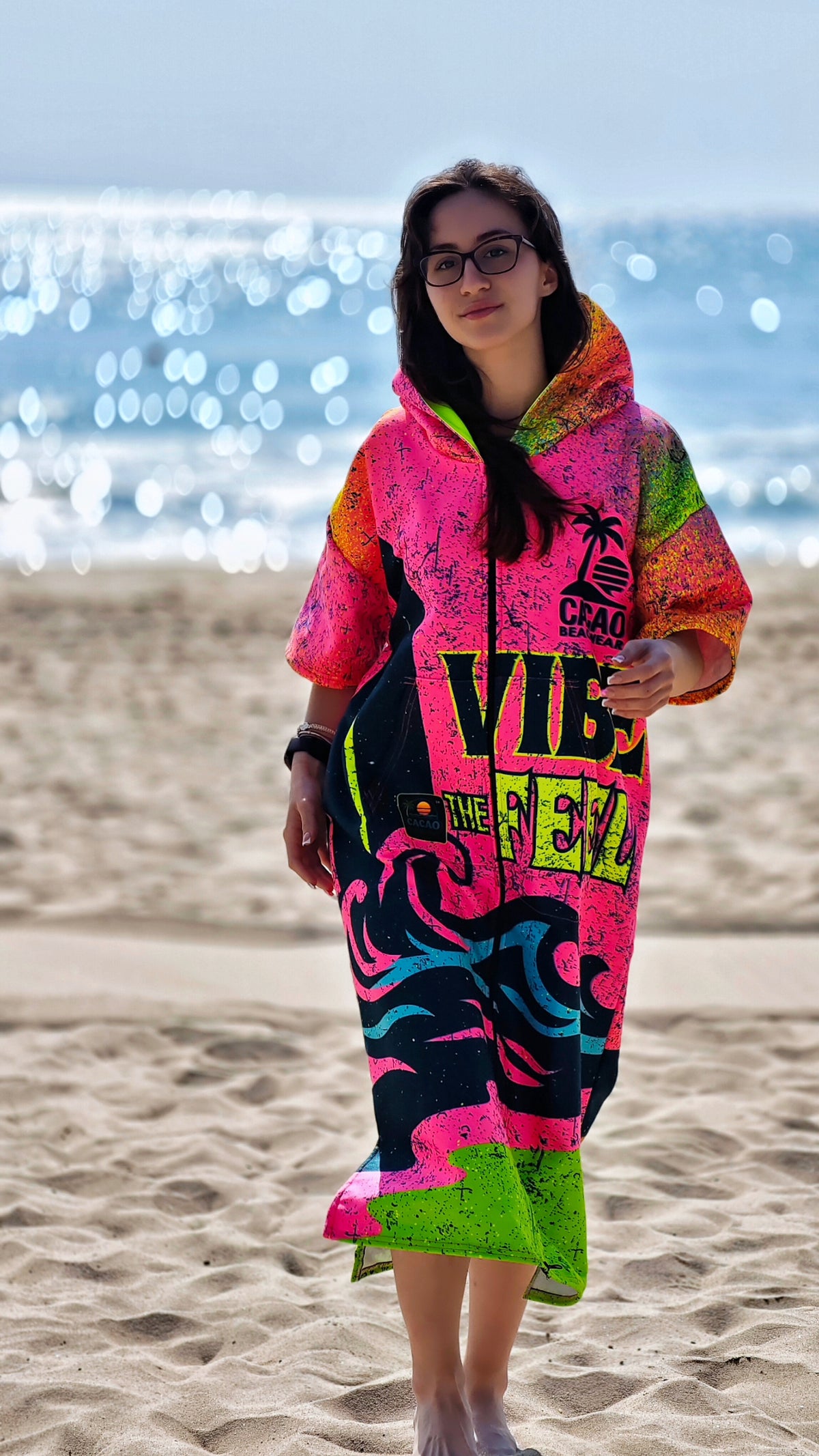 Paradise Damen-Strandponcho-Handtuch mit Kapuze, Reißverschluss und Taschen – CACAO Beachwear™
