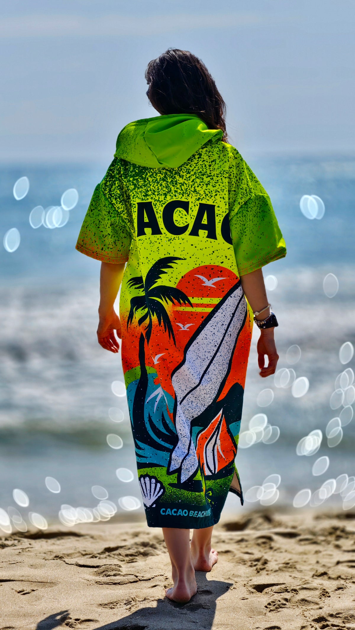 Surf Vibe Damen-Strandponcho-Handtuch mit Kapuze, Reißverschluss und Taschen – CACAO Beachwear™
