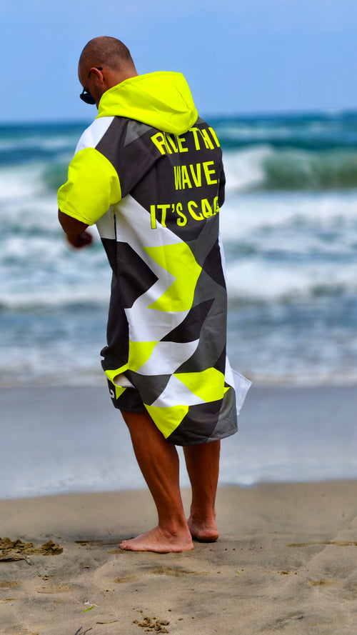 Solar Vibes Herren-Strandponcho NanoDry Ultra™ Handtuch mit Kapuze, Reißverschluss und Taschen – CACAO Beachwear™
