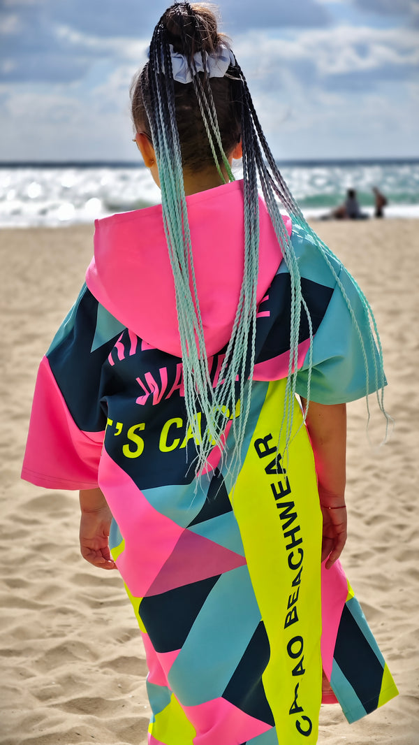 Bunter Solar Vibes Kinder-Strandponcho-Handtuch für Mädchen mit Kapuze, Reißverschluss und Taschen – CACAO Beachwear™
