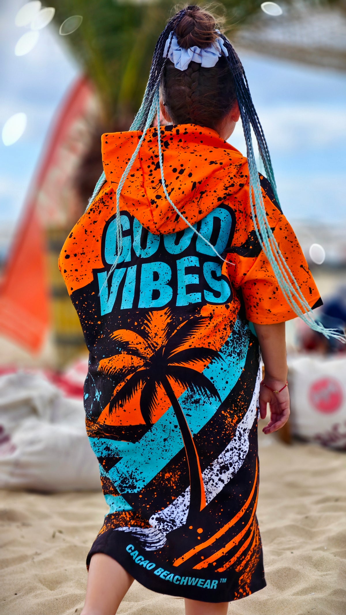 Blue Spirit Kinder-Strandponcho-Handtuch für Mädchen mit Kapuze, Reißverschluss und Taschen – CACAO Beachwear™