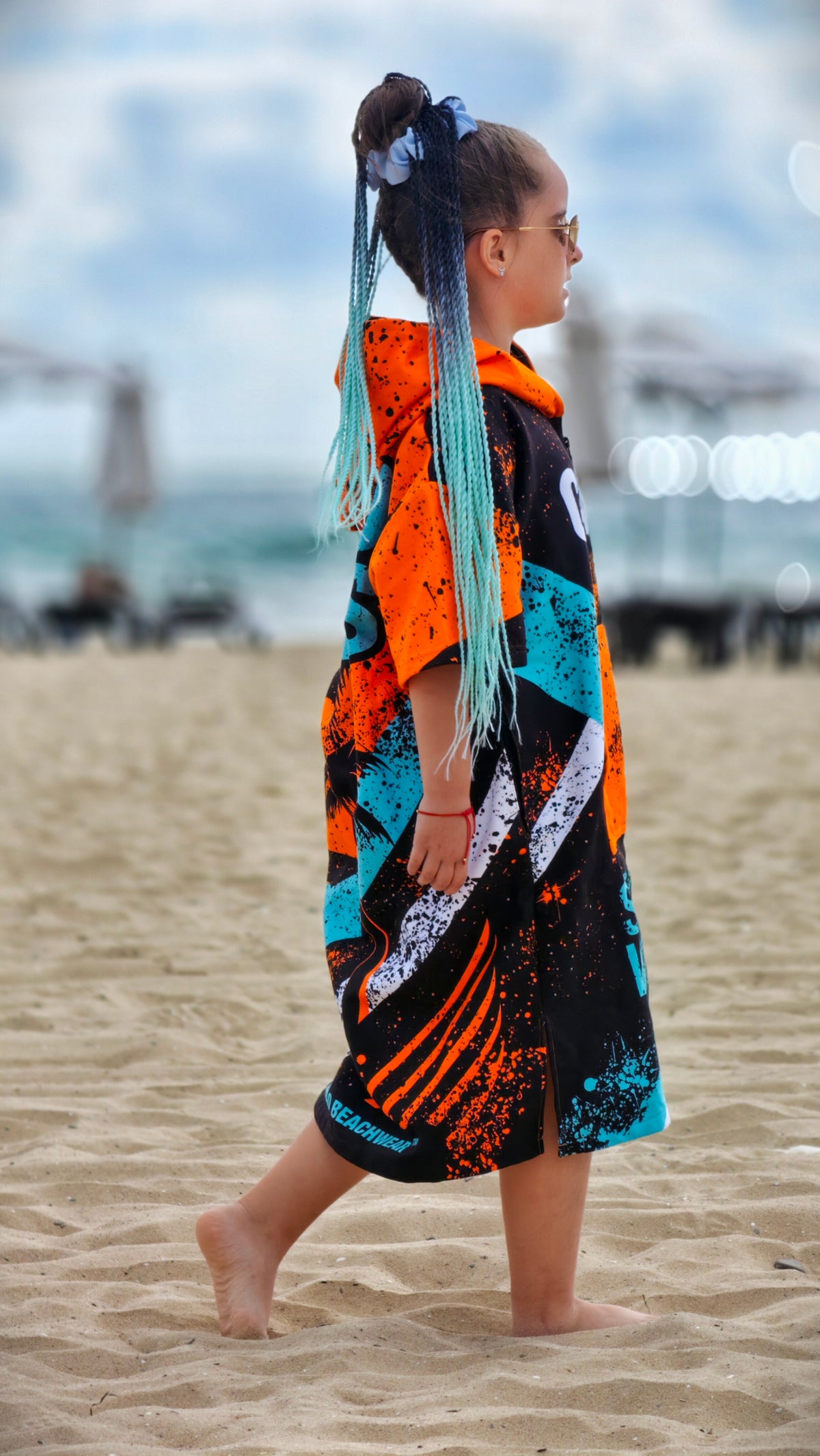 Blue Spirit Kinder-Strandponcho-Handtuch für Mädchen mit Kapuze, Reißverschluss und Taschen – CACAO Beachwear™