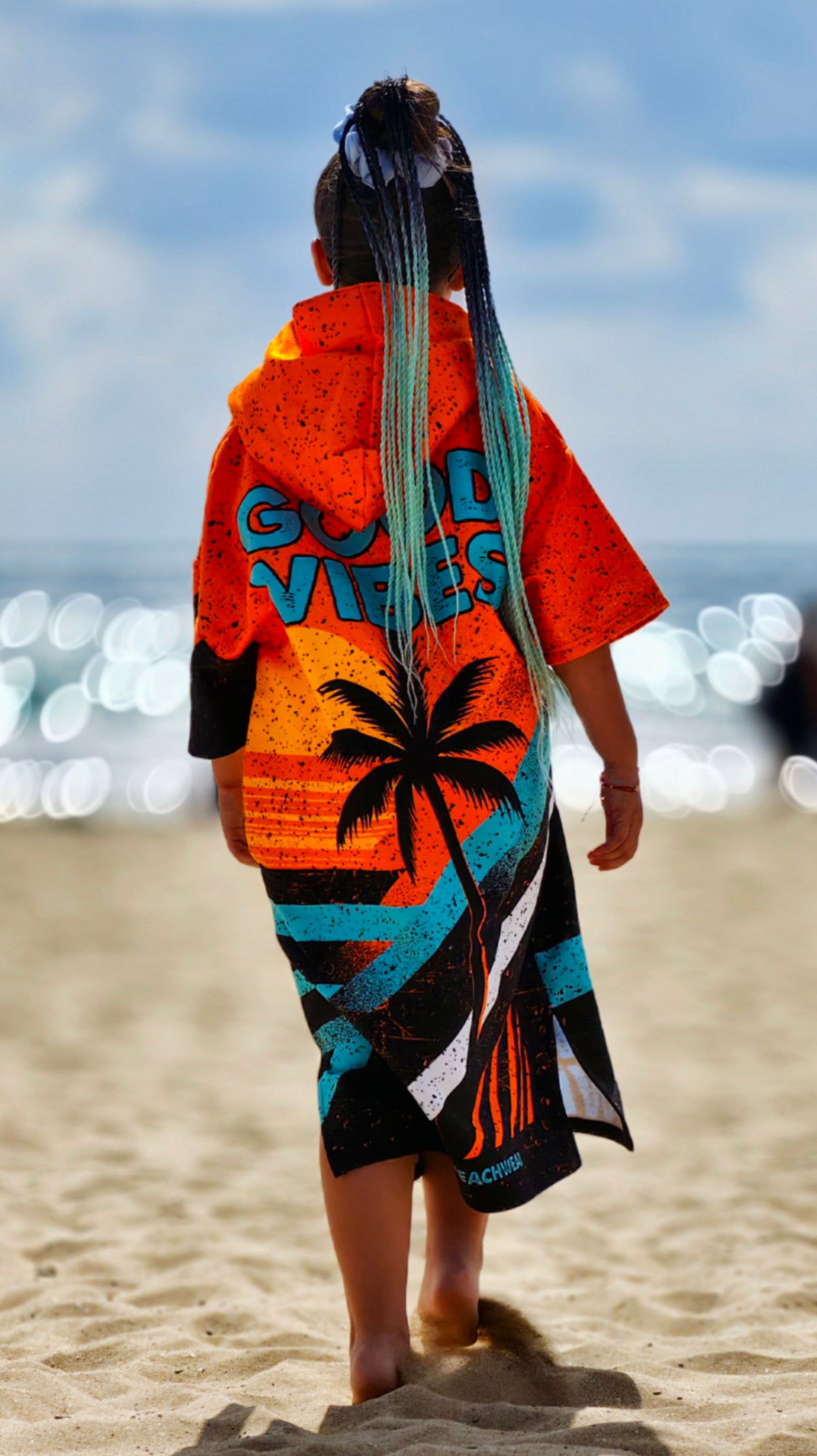 Orange Kinder-Strandponcho-Handtuch für Mädchen mit Kapuze, Reißverschluss und Taschen – CACAO Beachwear™
