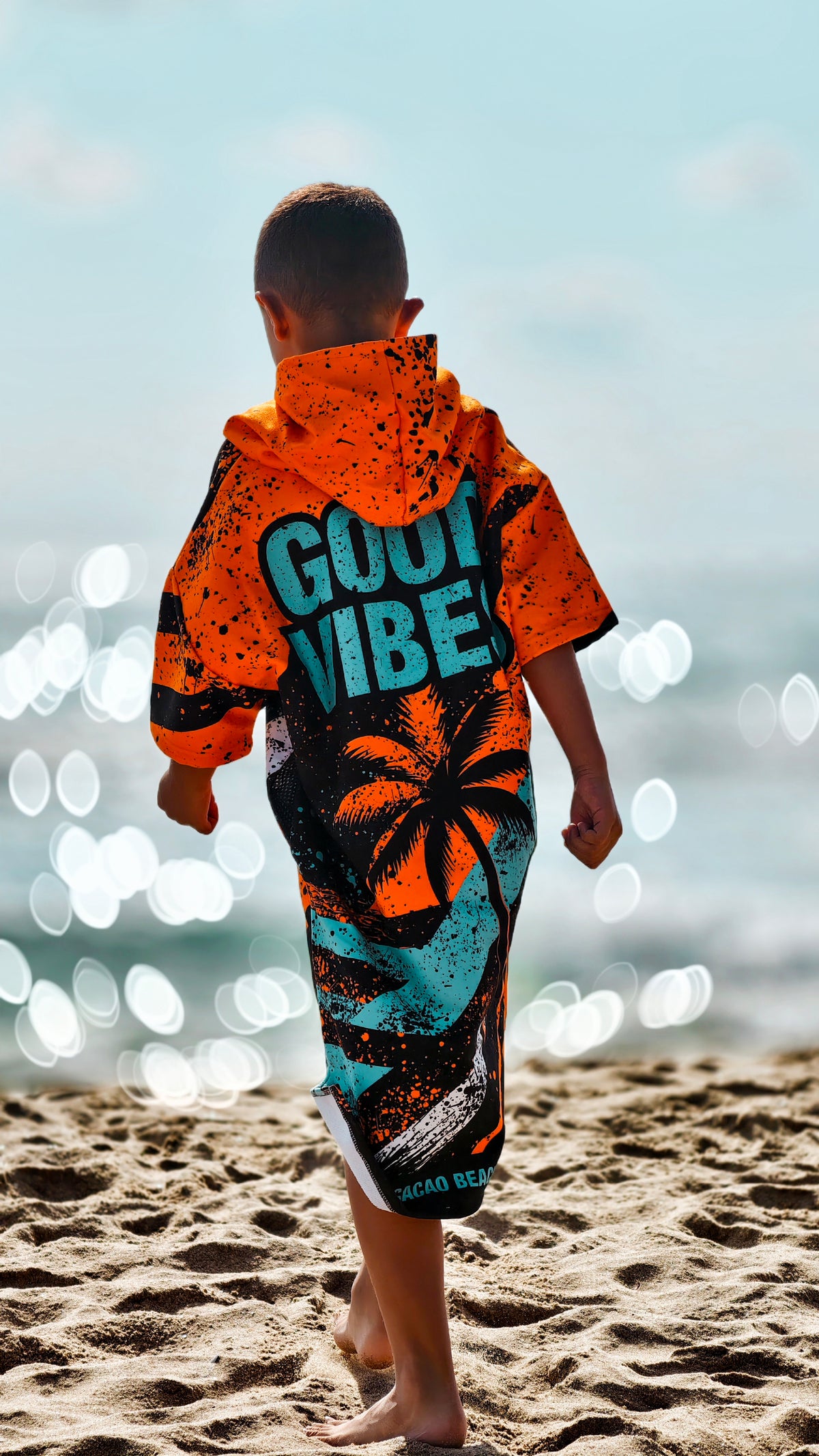 Blue Spirit Kinder-Strandponcho-Handtuch für Jungen mit Kapuze, Reißverschluss und Taschen – CACAO Beachwear™
