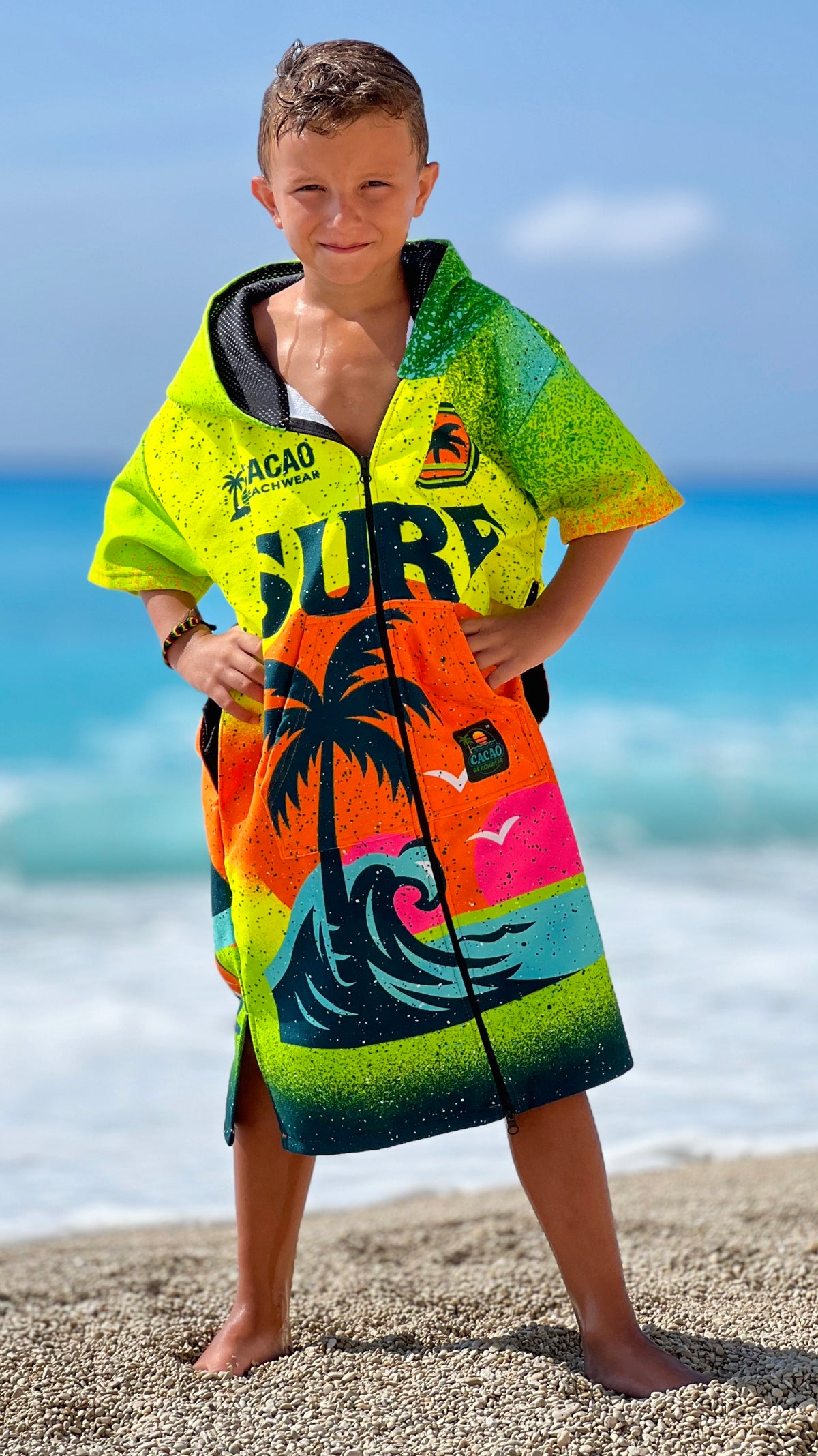 Surf Vibe Kinder-Strandponcho-Handtuch für Jungen mit Kapuze, Reißverschluss und Taschen – CACAO Beachwear™

