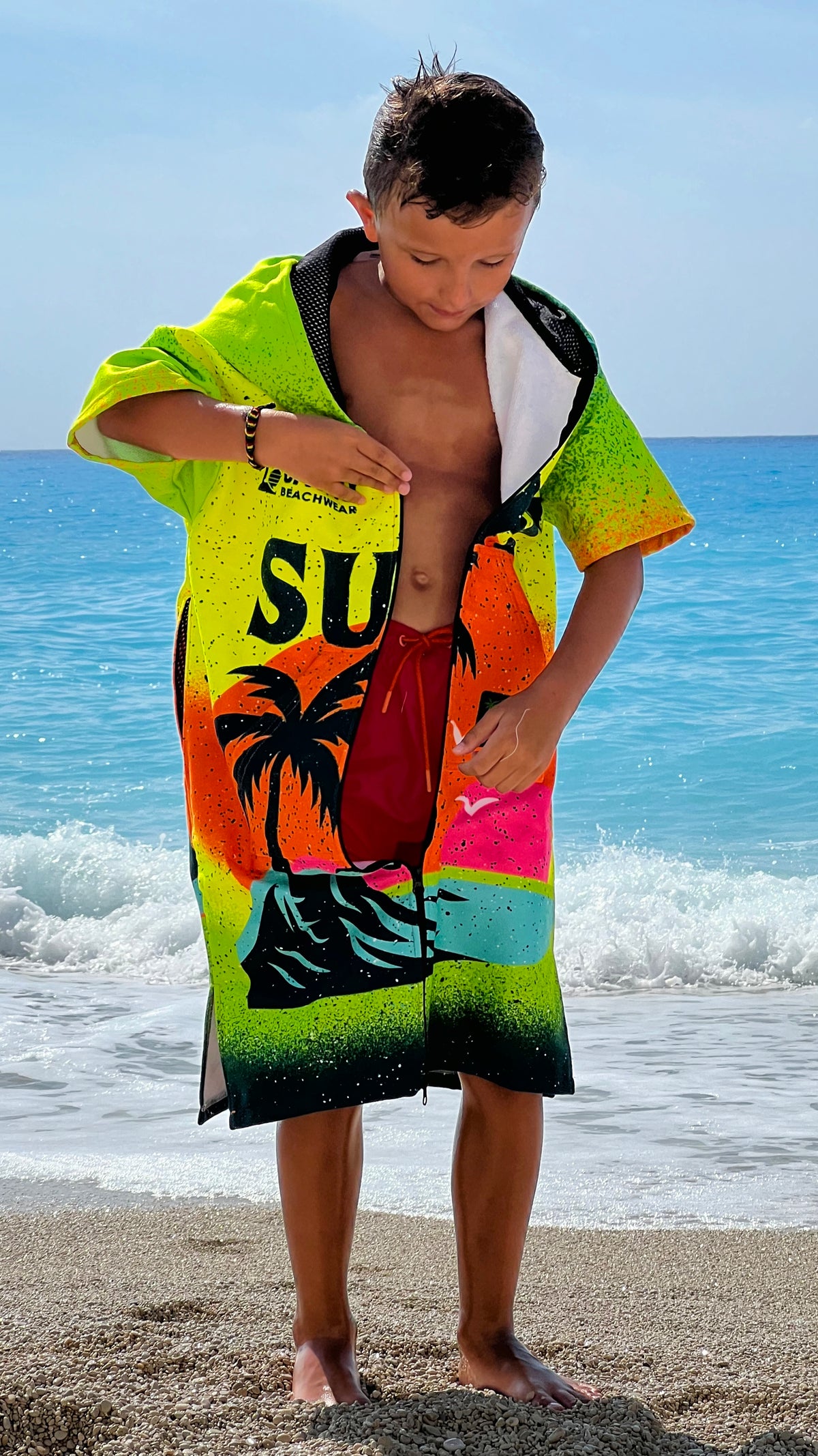 Surf Vibe Kinder-Strandponcho-Handtuch für Jungen mit Kapuze, Reißverschluss und Taschen – CACAO Beachwear™
