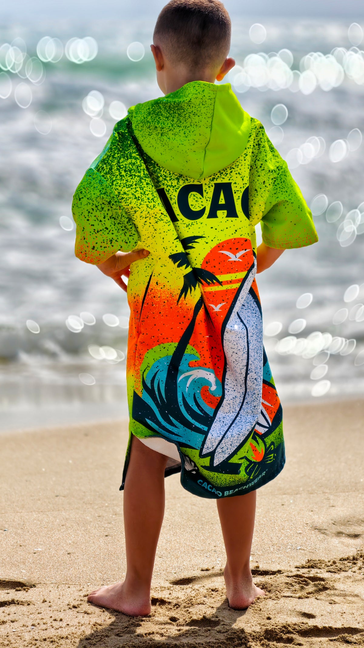 Surf Vibe Kinder-Strandponcho-Handtuch für Jungen mit Kapuze, Reißverschluss und Taschen – CACAO Beachwear™
