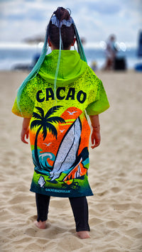 Surf Vibe Kinder-Strandponcho-Handtuch für Mädchen mit Kapuze, Reißverschluss und Taschen – CACAO Beachwear™
