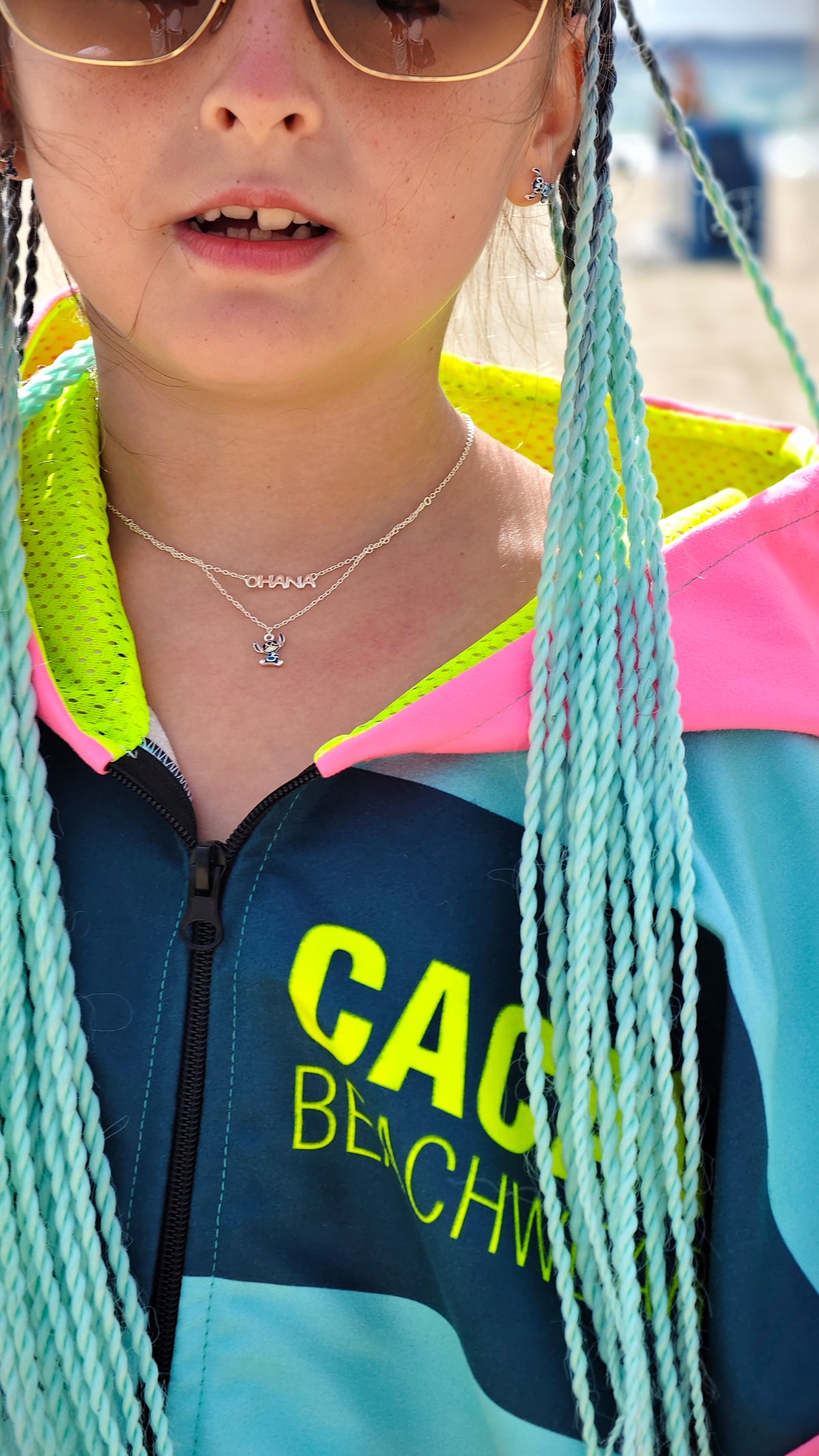 Bunter Solar Vibes Kinder-Strandponcho-Handtuch für Mädchen mit Kapuze, Reißverschluss und Taschen – CACAO Beachwear™
