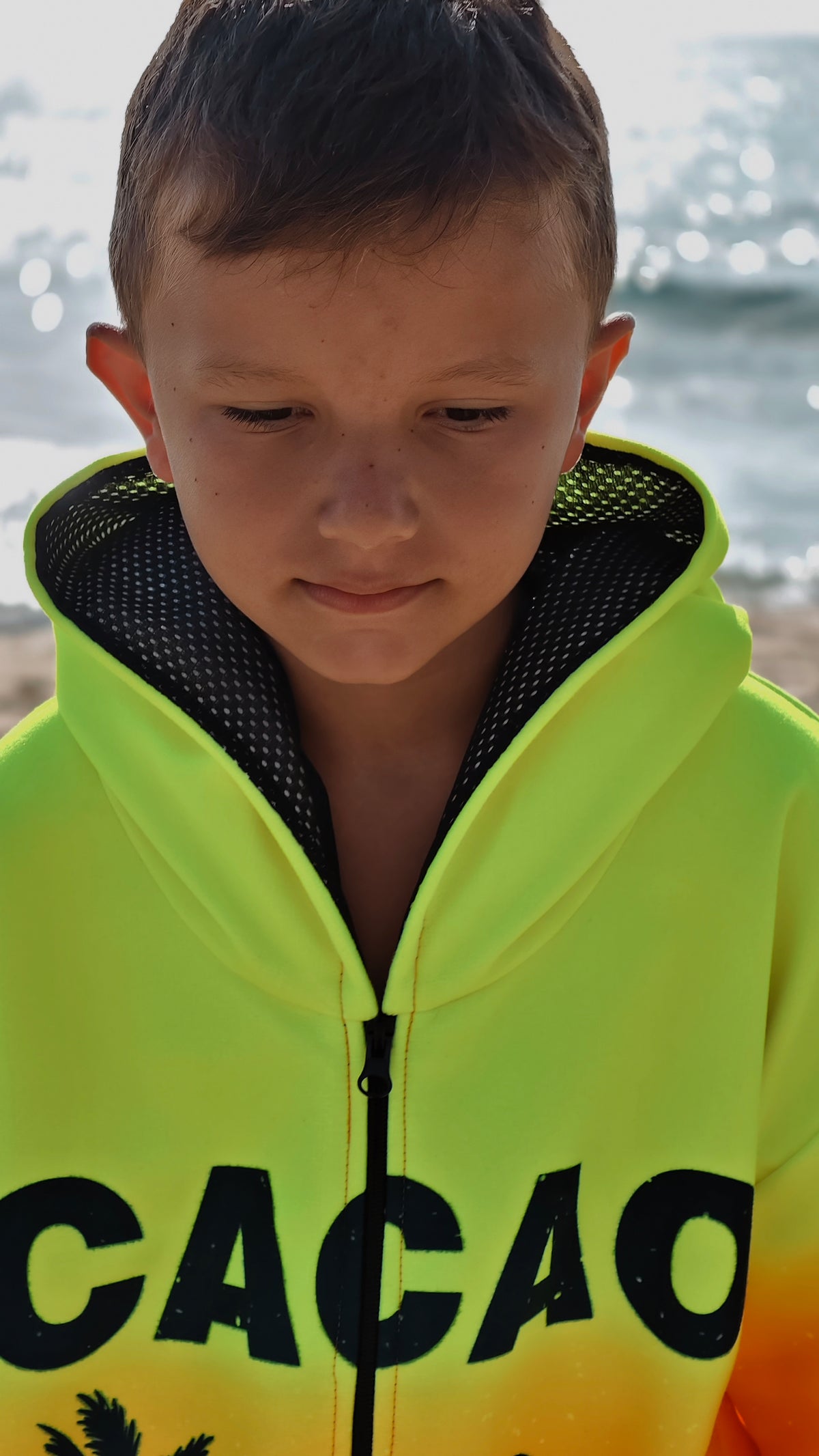 Sunset children’s beach poncho towel for boys with hood, zipper and pockets – CACAO Beachwear™