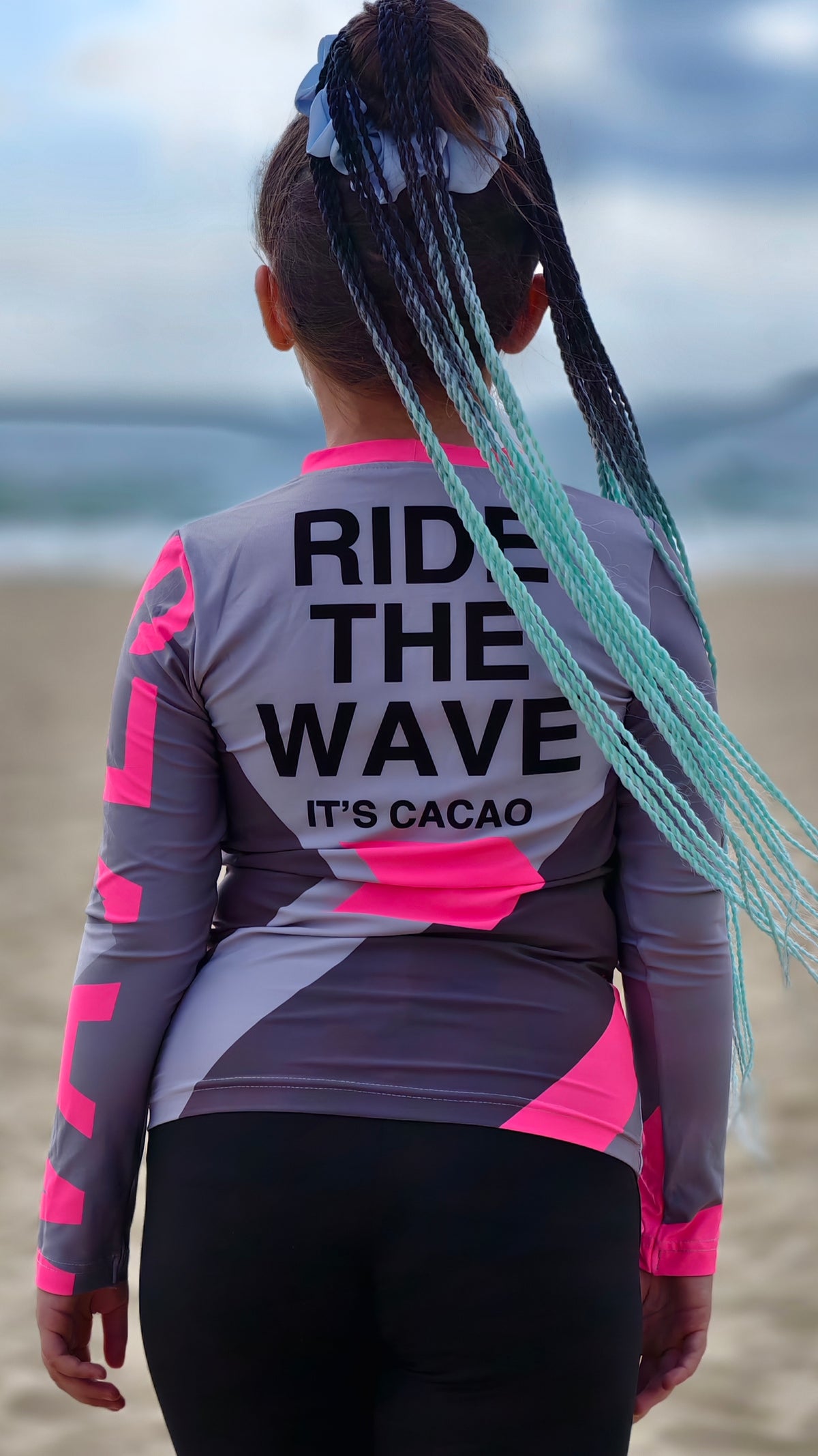 Solar Vibes Pink Kinder-Rashguard CACAO Beachwear™️ mit UV-Schutz
