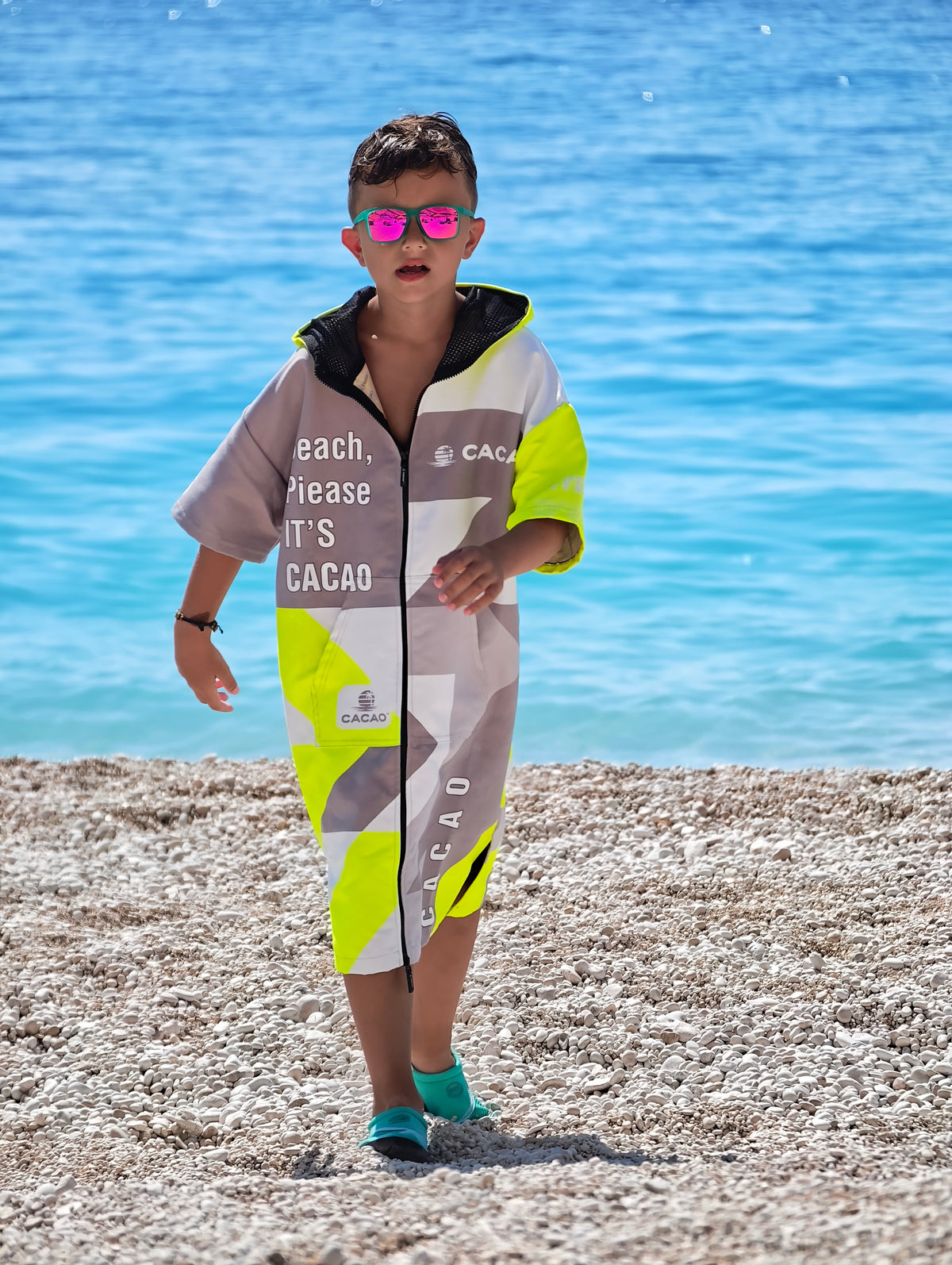 Solar Vibes Kinder-Strandponcho-Handtuch für Jungen mit Kapuze, Reißverschluss und Taschen – CACAO Beachwear™
