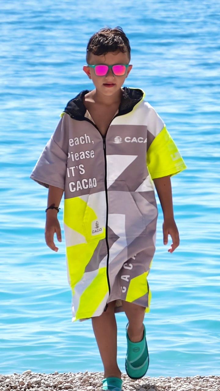 Solar Vibes Kinder-Strandponcho-Handtuch für Jungen mit Kapuze, Reißverschluss und Taschen – CACAO Beachwear™
