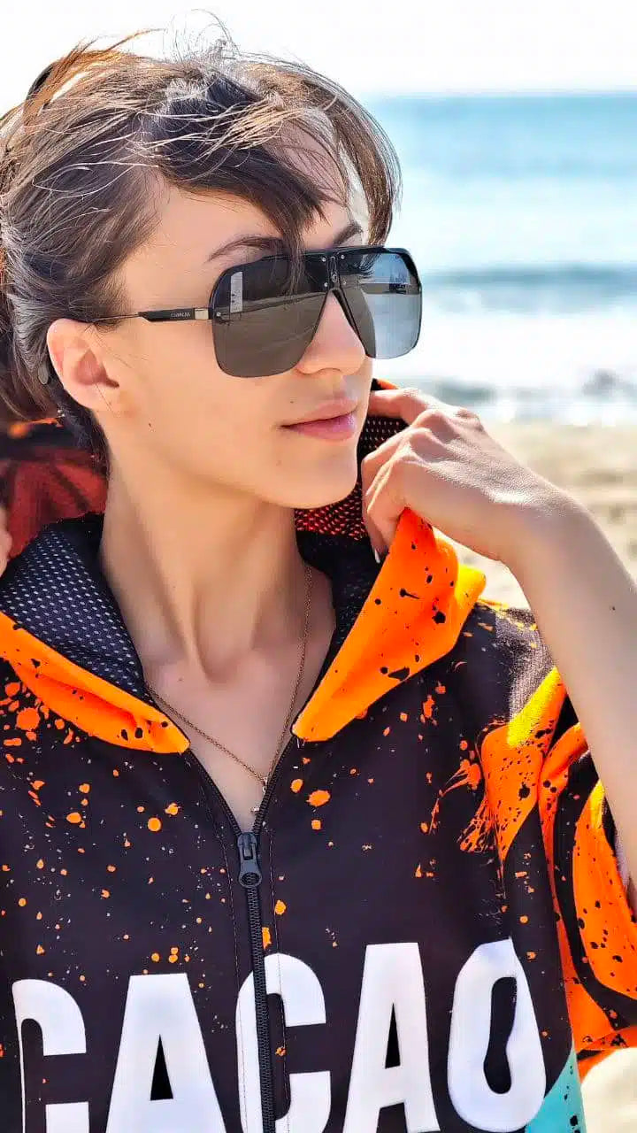 Blue Spirit Damen-Strandponcho-Handtuch mit Kapuze, Reißverschluss und Taschen – CACAO Beachwear™

